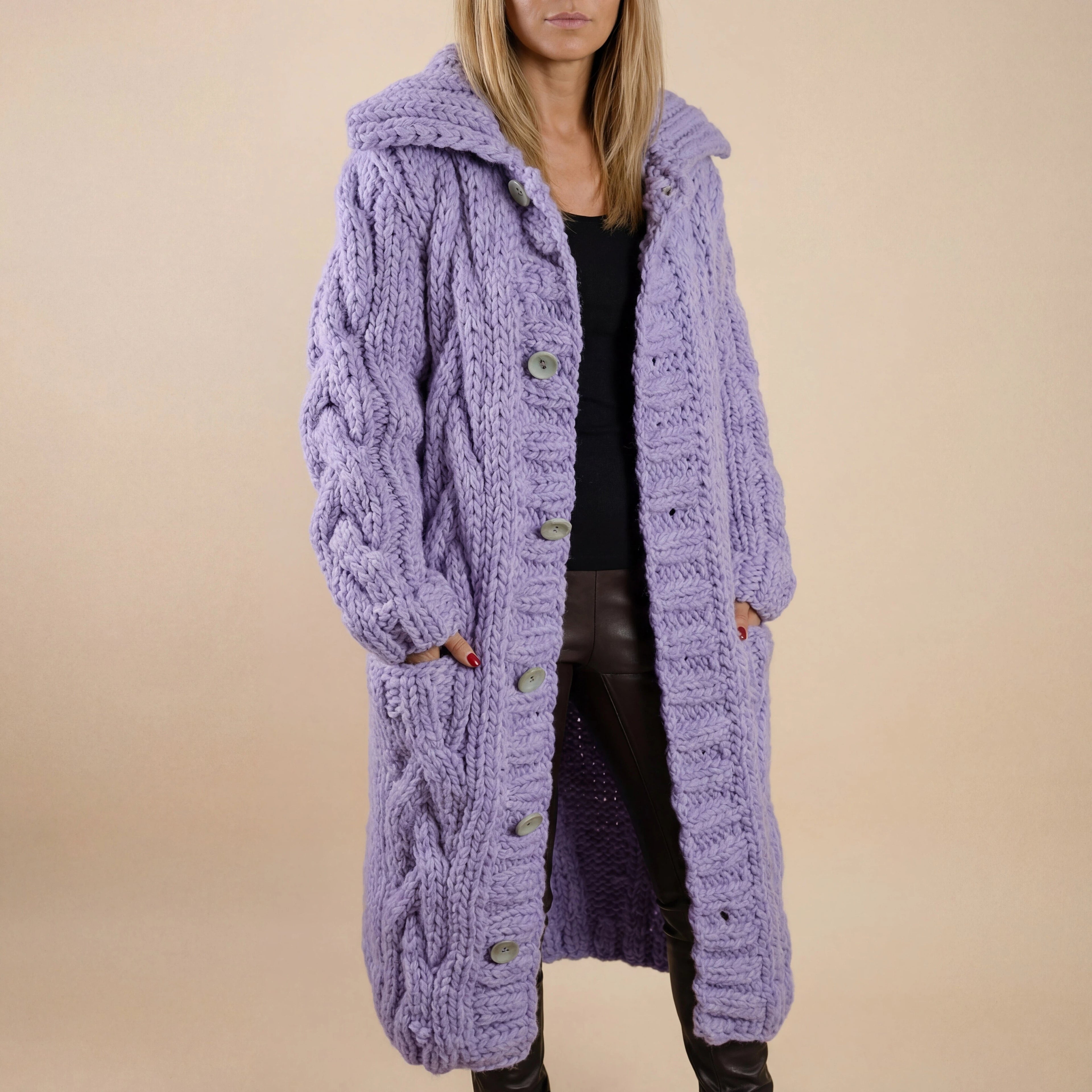 Lang Damesvest Met Capuchon En Knoopsluiting | Geschikt voor Koelere Dagen